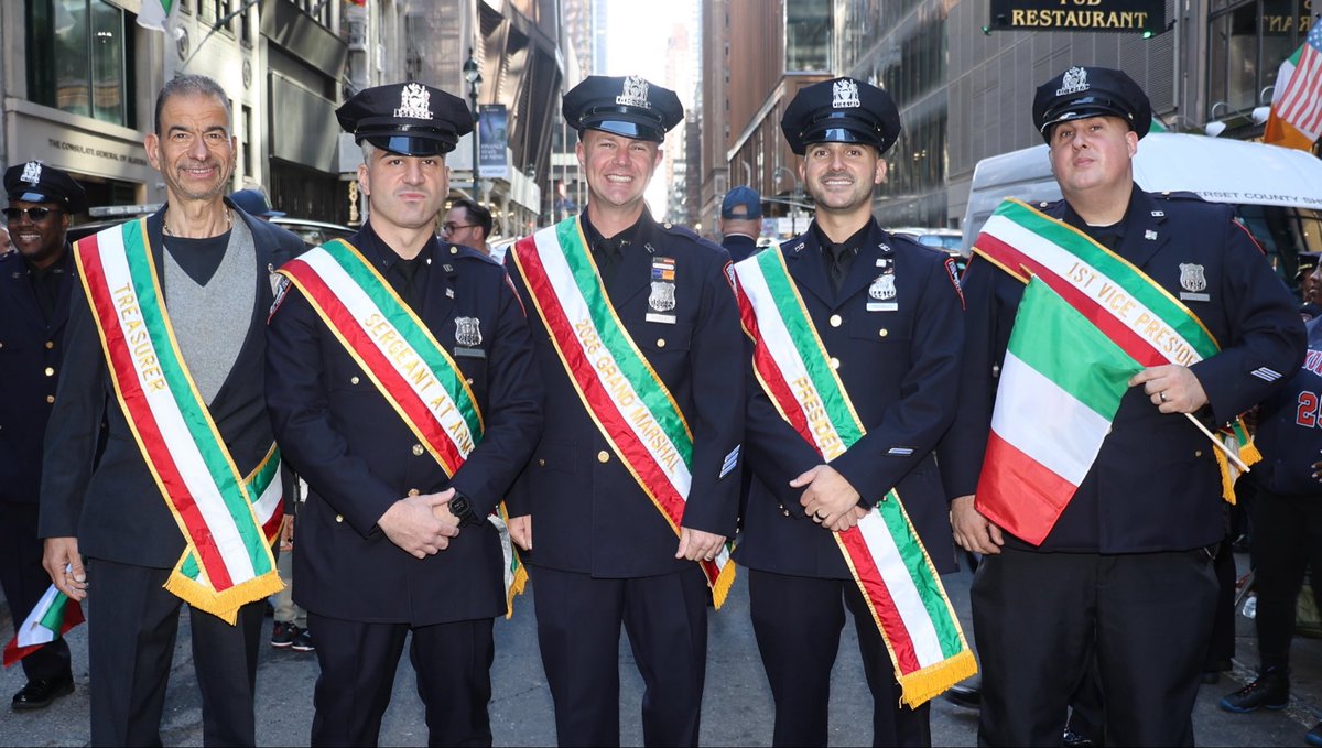 CorrectionNYC's tweet photo. View more pics of New York City’s Boldest marching in today’s 82nd Annual #ColumbusDayParade in #Manhattan at https://t.co/tEkqk83jUq. 

#HappyColumbusDay #ItalianAmericanHeritageMonth #JoinTheBoldest https://t.co/wvvKLnPR8J