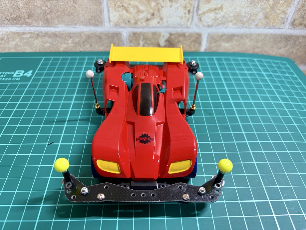omocha_labo's tweet photo. オハヨンク☀️🚗
先週末はN-PONマシンのシェイクダウンに行ってきました。
どこか懐かしいフォルム、速度感を感じつつ、ミニ四駆の奥深さを知ることができました✨
重量による速度ダウンと走りの安定性のバランスが意外と難しい😂
#ミニ四駆
#NPON https://t.co/6PgdgsWUfJ