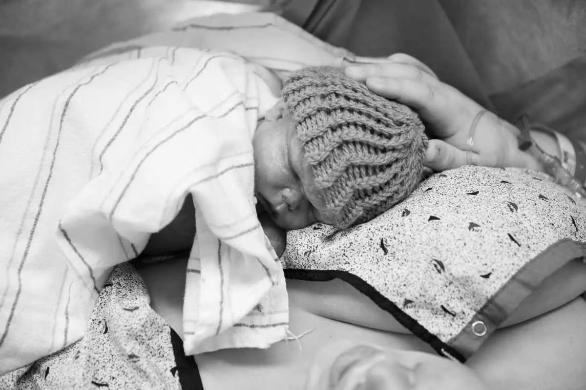 LiveAction's tweet photo. Baby Grayson was born at 30 weeks.

He lived for one precious hour.

His life was short, but his family will treasure it forever.

All babies deserve their chance at life. https://t.co/qr5u2m4sMG