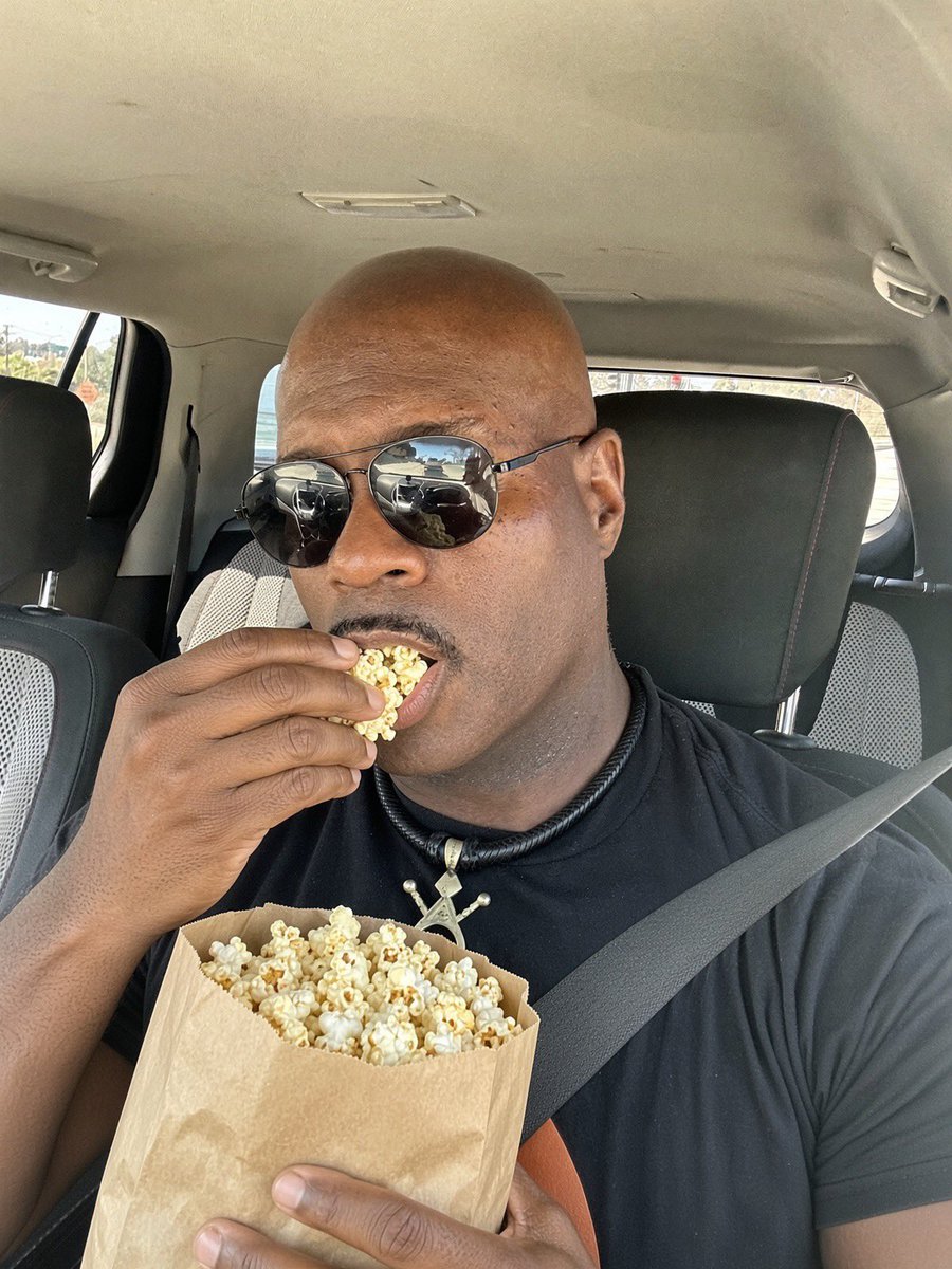 ofcrdeonjoseph's tweet photo. People crying and crashing out about Ilhan Omar being raided during election time, when they celebrated when it happened to the president is peek selective outrage.  Now I’m not a fan of either move, unless there is actual evidence of a crime. Stop crying and see what shakes out. But yes; seeing the hypocrisy is quite entertaining.