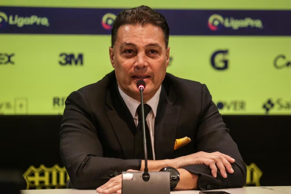 tribunarojaok's tweet photo. 🎙️Charlamos con @JorgeSports10 , miembro de Radio Sensación, con quien charlaremos sobre el fútbol ecuatoriano 

“Moreno fue manager deportivo hasta el año anterior, pero no tiene el apoyo necesario para volver a la comisión de Barcelona”

📲: https://t.co/bS8JIfJbLE https://t.co/kje3JmW8G8