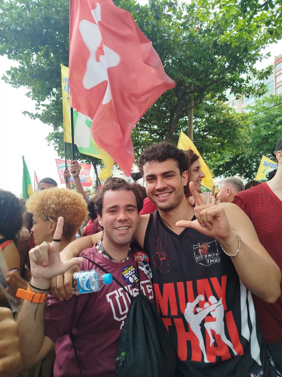 goldxnreindeer's tweet photo. oiiii eu tirei foto com Sérgio Malheiros, Sophia Abrahão e Pedro Alves hoje ❤️ https://t.co/VcaIzR96Ab