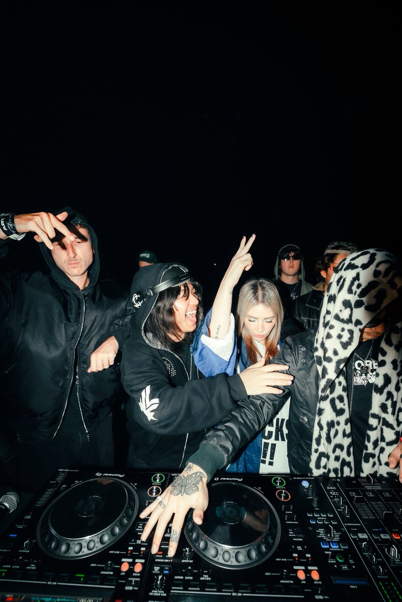 TeamBandL's tweet photo. here’s what u missed at the niteharts latenite afters:

isoknock
rl grime
alison wonderland
hamdi
flava d
nitepunk
borne
nikko
wink
no signal (frosttop x remk)
rocket rese
control freak
praizewa https://t.co/MmczZgYW8R