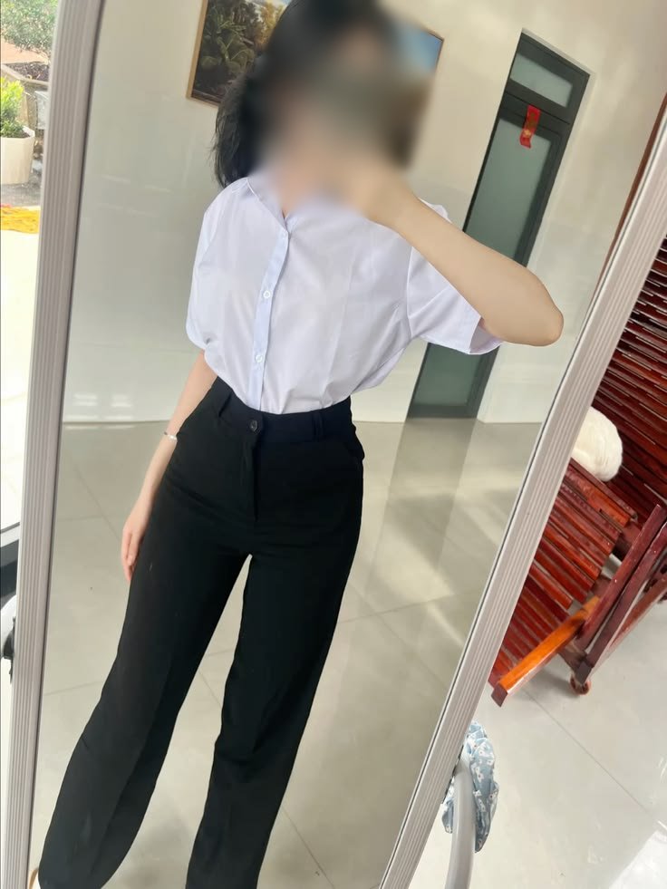 Tututuoiu1's tweet photo. Ngày nào cũm đi học thấy mệt  quó😭 https://t.co/ccgoIG10WM