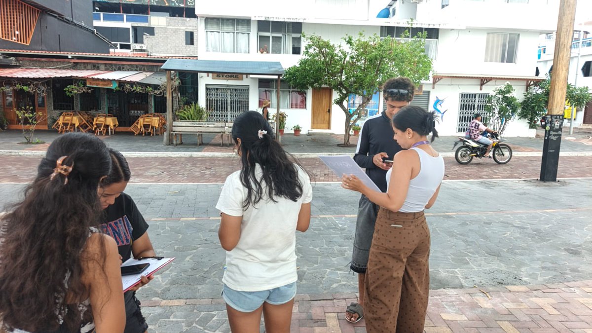 CGGalapagos's tweet photo. Con gran acogida en San Cristóbal, Santa Cruz e Isabela, el Consejo de Gobierno de Galápagos y el Ministerio de @MinTrabajoEc y Desarrollo Humano continúan hasta el 15 de octubre con la activación para las inscripciones de Jóvenes en Acción. https://t.co/5WvSLrXhHb