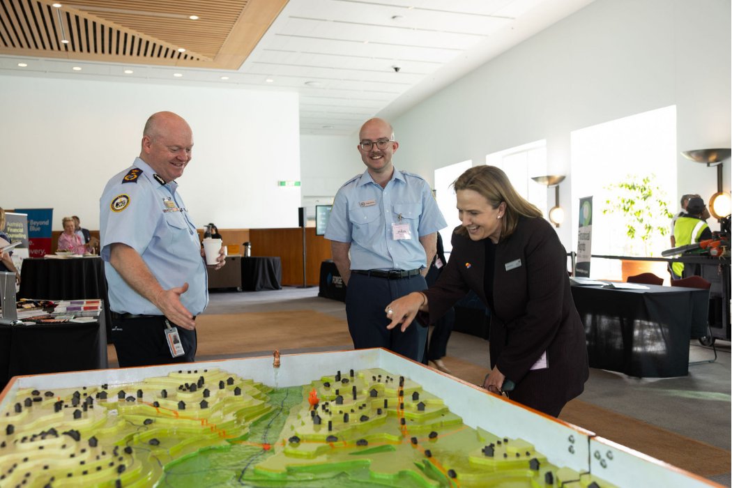 ICAUS's tweet photo. Community resilience is a shared responsibility.
Yesterday at Parliament House, insurers, emergency services, consumer advocates, researchers & community groups launched #CommunityResilienceWeek, ahead of a summer that is forecast to bring the strongest El Niño on record.
🔎 Click in comments to read more.