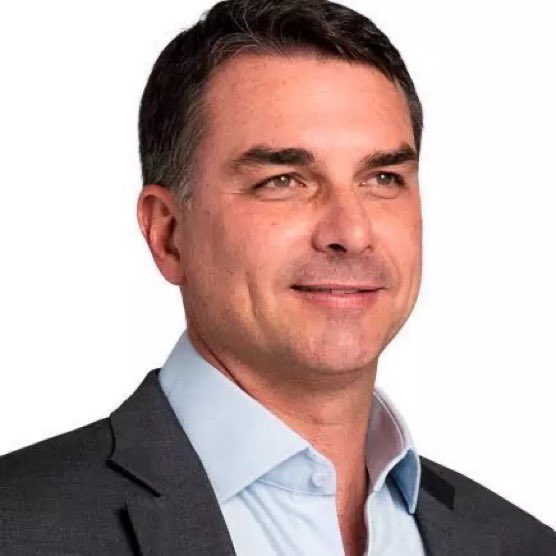 pointcharts's tweet photo. TSE ORDENA que Flávio Bolsonaro REMOVA vídeo com montagem falsa sobre uso de drogas em manifestação de Lula na Av. Paulista. Pablo Marçal e Carlos Bolsonaro também espalharam mentira; vídeo de jovem foi feito no Chile. 

COMPARTILHE A VERDADE! https://t.co/TGKr0PzEMR