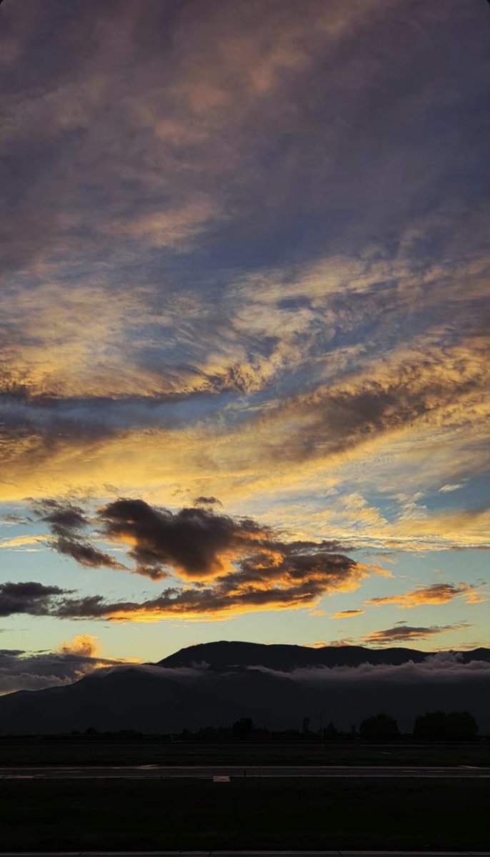 CalicoCat13_13's tweet photo. JIMIN!!! 🥺

j.m   Wow ☺️

The clouds are so pretty… 🫶🏼 https://t.co/YM9Hbu3w01