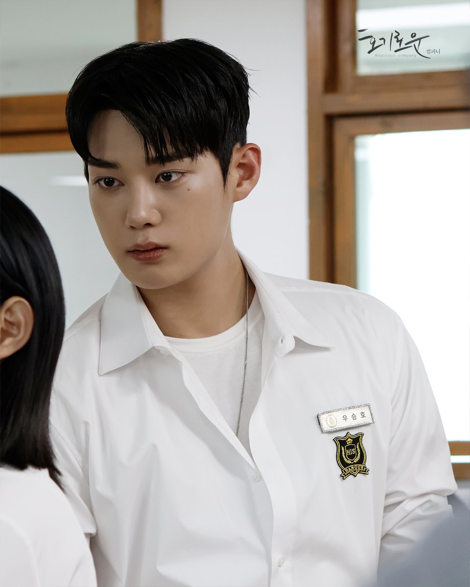 hogirouncompany's tweet photo. [🎬]
⠀
한국국제고에 F4 등장이라..
본격 기현우 비주얼 자랑 타임👑💎
⠀
💻지금 바로, 비글루에서 만나요!
⠀
#기현우 #KIHYUNWOO 
#재벌선배의여동생이되었습니다 #우승호
#IBecameTheBullyHeirsStepsister https://t.co/RtMk86gWih