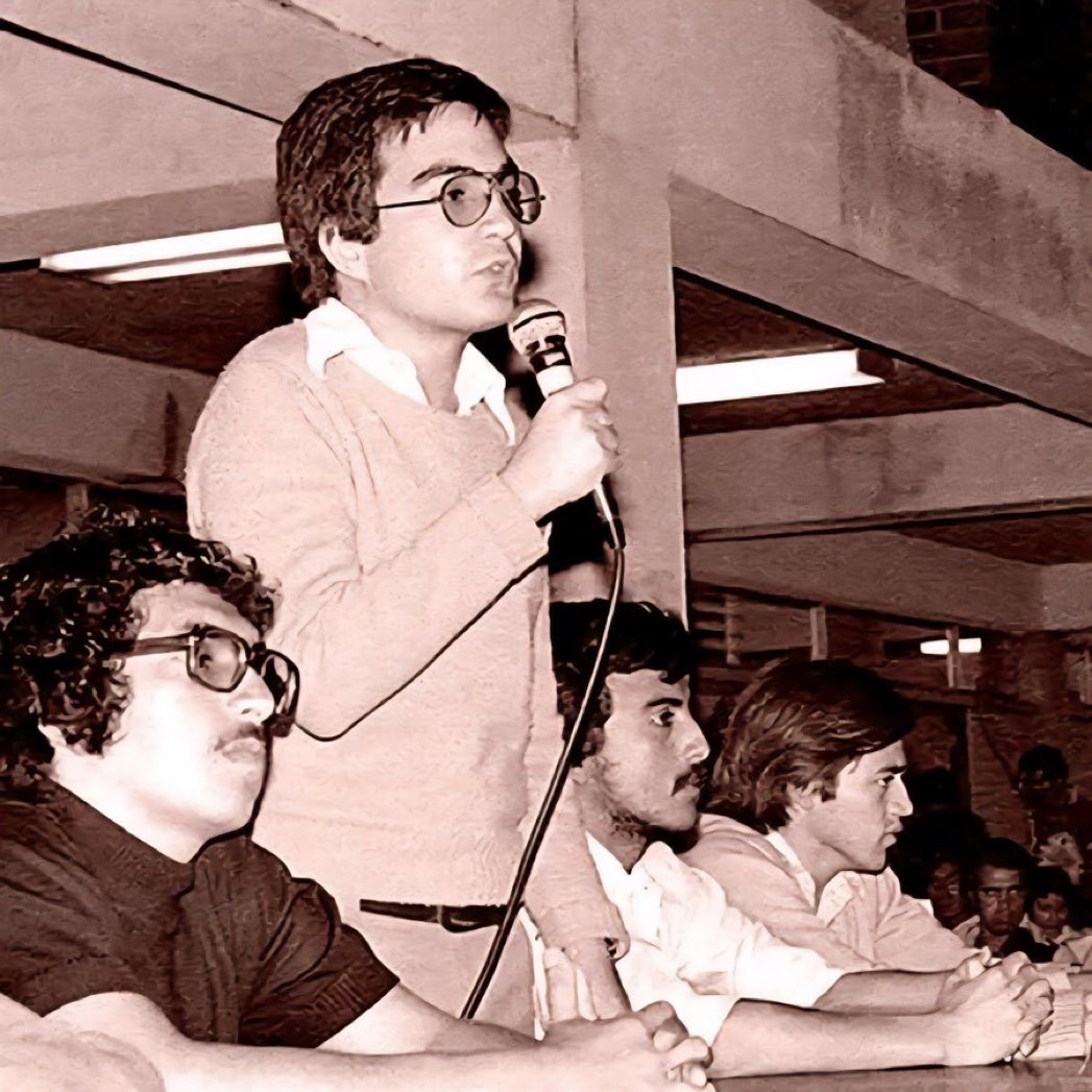 guateabner1993's tweet photo. HACE 48 años los esbirros cobardes del ejército y grupos de terror del gobierno asesinaron a
" oliverio Castañeda de leon "
Tenía solo 23 años + https://t.co/6V2P8XQgcX