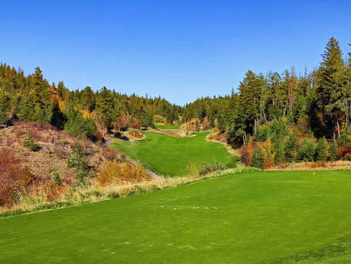 franksgolfing's tweet photo. There are incredible landscapes at Predator Ridge - Ridge Course. Moving up &amp; down a mountain + through various natural valleys between mountains provides great visuals. There are incredible tee placements, but it lacks steam at the start and end. Generally ranked too high IMO https://t.co/39Zf8c6ClH