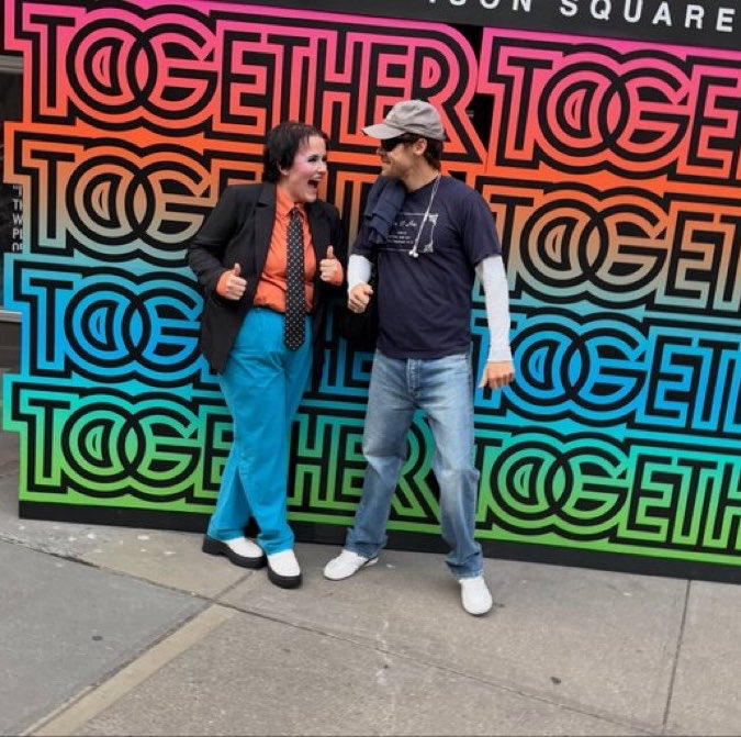 aleestyles91's tweet photo. THE FACT THAT HE SAW HER TAKING THE PICTURE AND WALKED STRAIGHT UP TO HER TO BE IN THE PICTURE WITH HER IS KILLING ME https://t.co/wd53etBN68