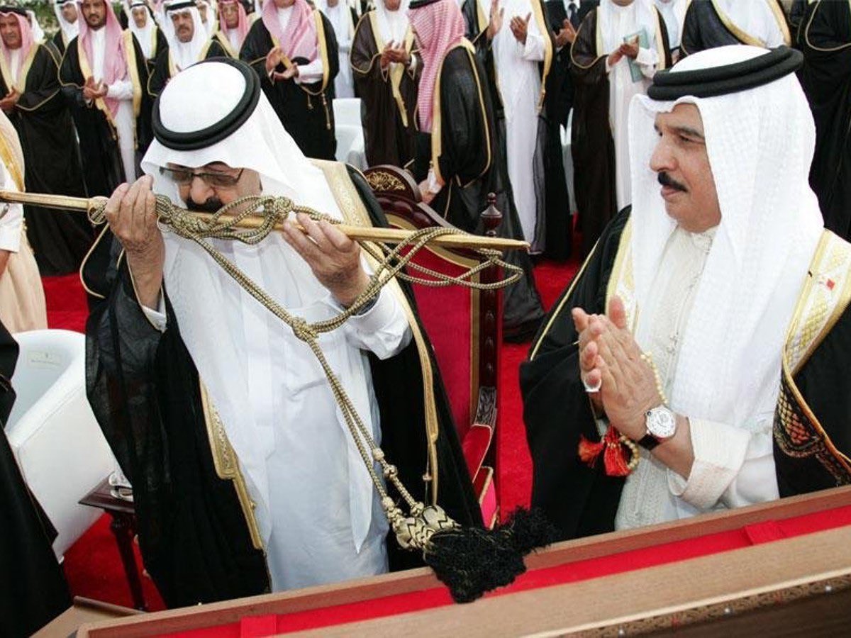 itsapril7_'s tweet photo. "الأقرب على قلوبنا من التاريخ البحرين"
-سمو ولي العهد الأمير محمد بن سلمان

"البحرين بنتي الصغيرة ولا يمكن ان افرط فيها"
-الملك عبدالله بن عبدالعزيز رحمه الله

دم واحد ومصير مشترك 🇸🇦❤️🇧🇭

#البحرين #السعودية #آل_خليفة #آل_سعود https://t.co/6cM75zCVzh