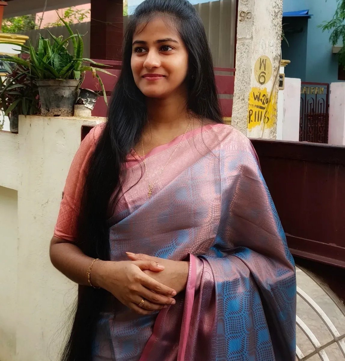 picveriyan14's tweet photo. Enna pannalam ivala https://t.co/8cTTg5NJjw