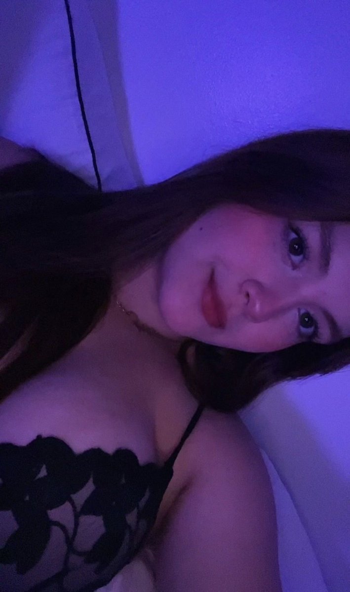 ginasavagesex's tweet photo. Seguidor pediu pra exibir a prima gostosa https://t.co/tUwOUa8aHW