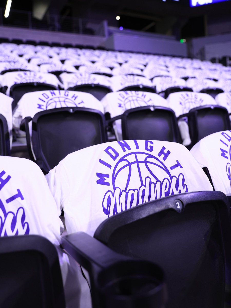TarletonSports's tweet photo. Early arrivers for the main event! 🏀😎 https://t.co/QjChRcDWxu