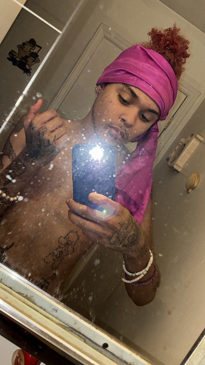pierciedcunt's tweet photo. Yall like my pink scarf? https://t.co/HO913UFGHP