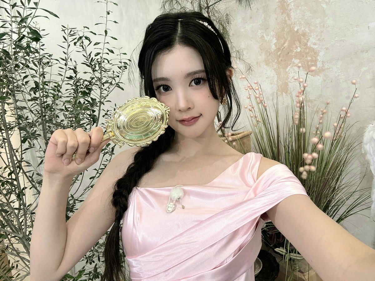 mulkk0ng's tweet photo. 엄….? 얘네진짜뭐함?(사귀나봐ㅆㅂ) https://t.co/xvuQBmt9x9