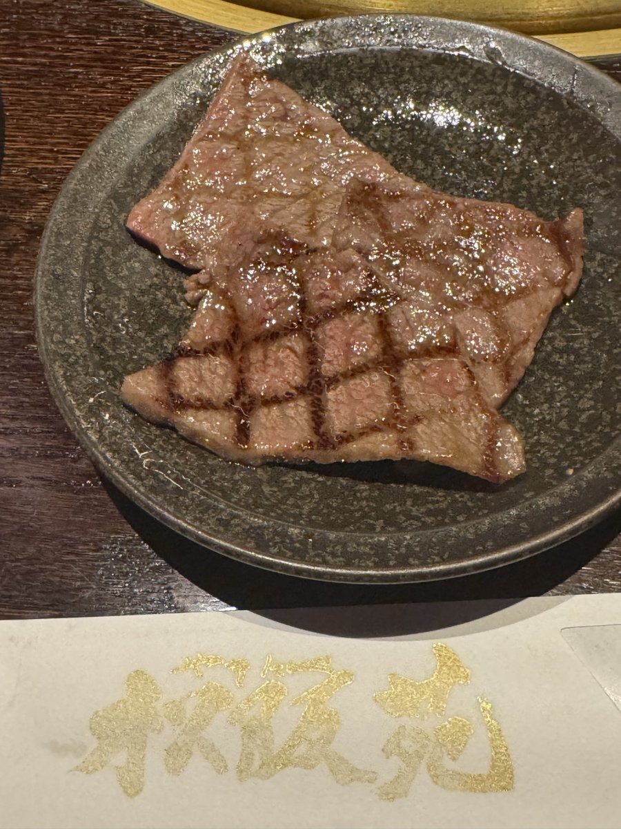 basa0127's tweet photo. 松阪牛🐮
ランチだったから少しお安く食べれた😋
口の中で溶けて美味すぎた🍖 https://t.co/fXP1A3IjAc