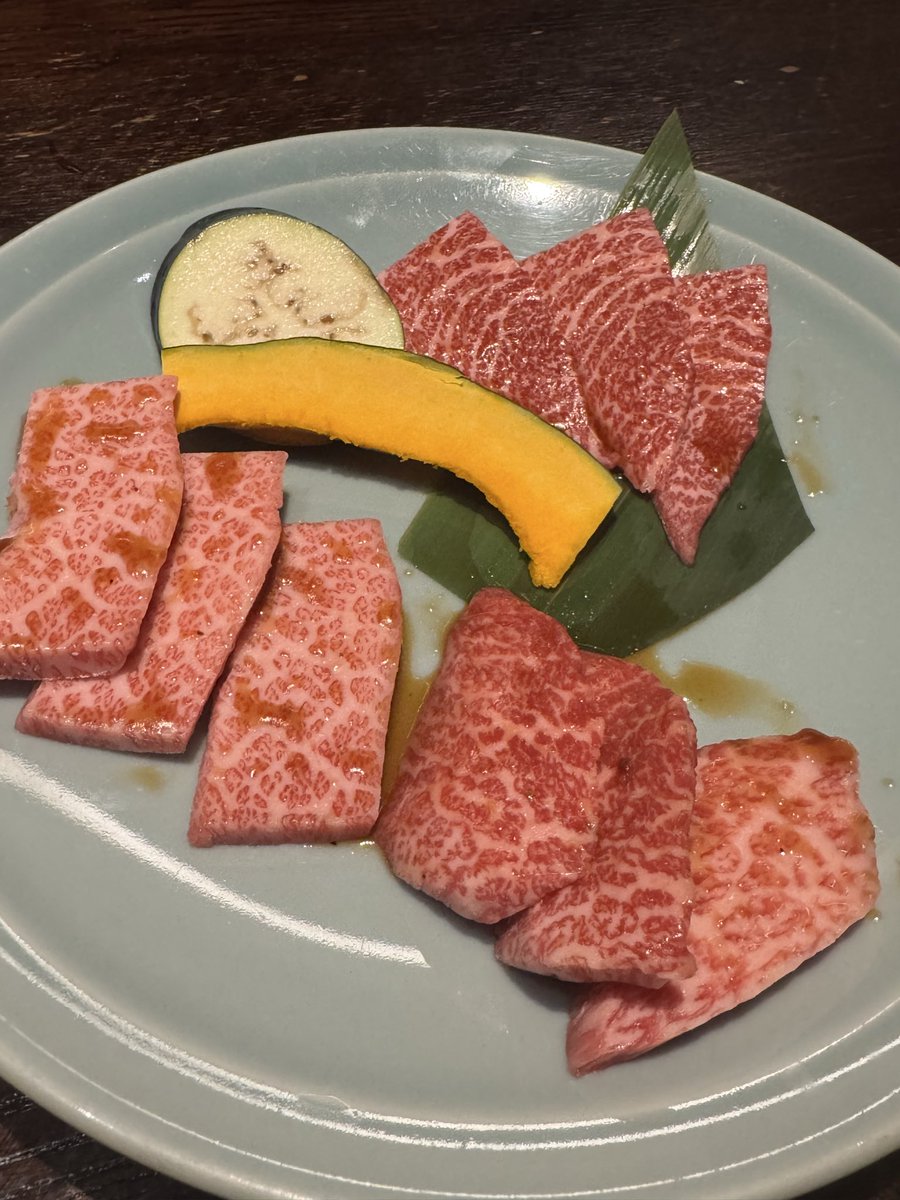 basa0127's tweet photo. 松阪牛🐮
ランチだったから少しお安く食べれた😋
口の中で溶けて美味すぎた🍖 https://t.co/fXP1A3IjAc