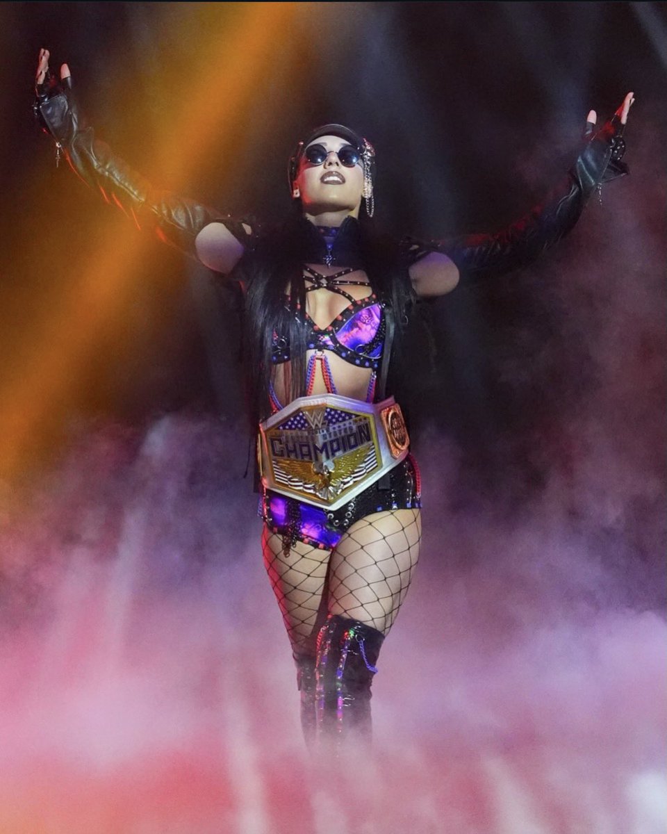OntoTheEncore's tweet photo. For the love of the games. #MoneyInTheBank https://t.co/mXFxvusEyF
