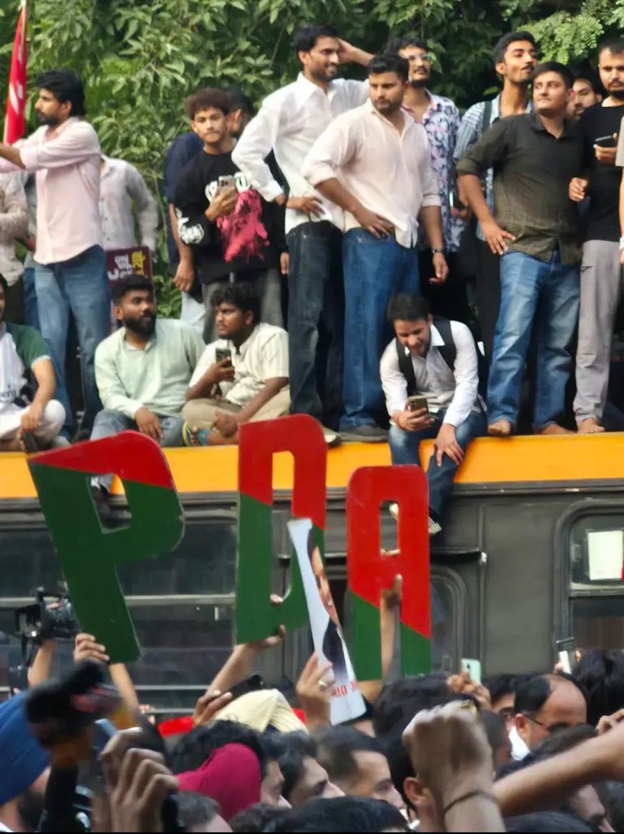 yadavakhilesh's tweet photo. दे दी दस्तक ‘पीडीए’ ने दिल्ली के दरवाज़े पर… https://t.co/NOquZ8sq9K