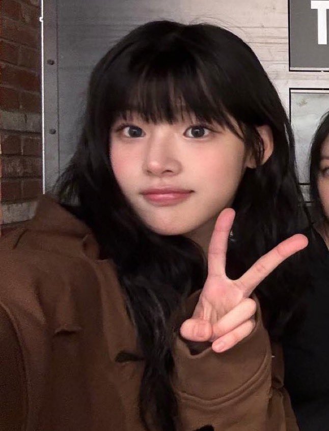 minji_loops's tweet photo. her little face https://t.co/lxMauDfIuZ