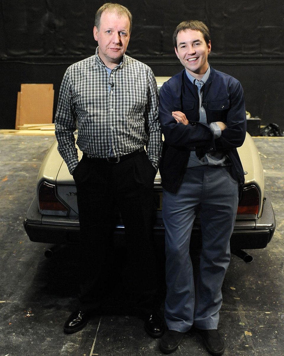 Team_Compston's tweet photo. PIC OF THE DAY
We were sad to hear of the passing of Paul Ferris last week 🕊️

This shot was taken on the set of the superb film, 'The Wee Man', in which Martin portrayed Paul in the story of his infamous life.

~ December 2011
📸 : Tony Kyriacou

#MartinCompston @martin_compston https://t.co/DF886BW7VP