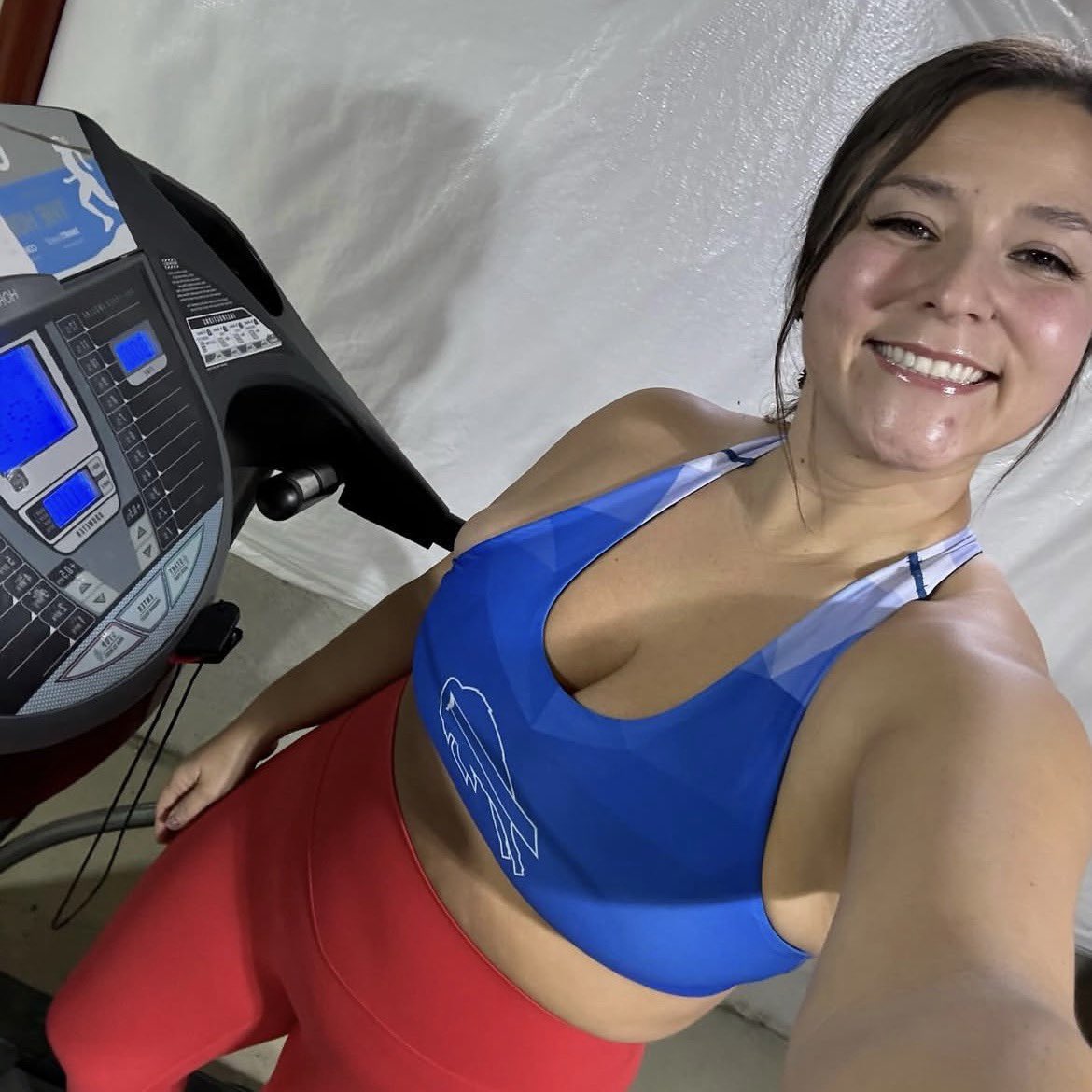 CelesteHom91's tweet photo. Happy about the win, Bills Mafia! ❤️💙🏈 But our defense definitely needs to step up! 😂 Now I can finally work out in peace. 💪✨

Available for private massage appointments | 18+ 💆‍♀️ https://t.co/OOyK4Wibki