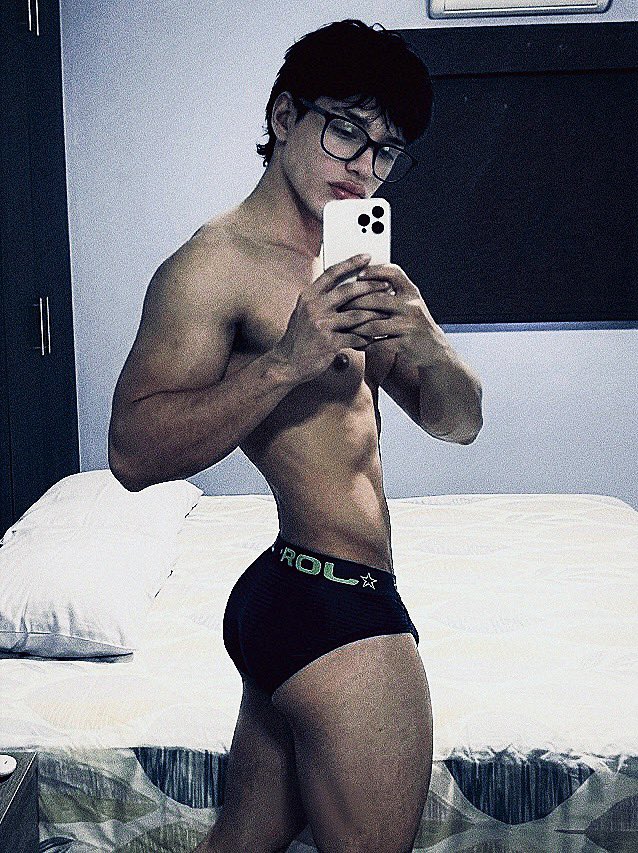 mateocrr_'s tweet photo. phat butttt https://t.co/VnsBJ1tAKn