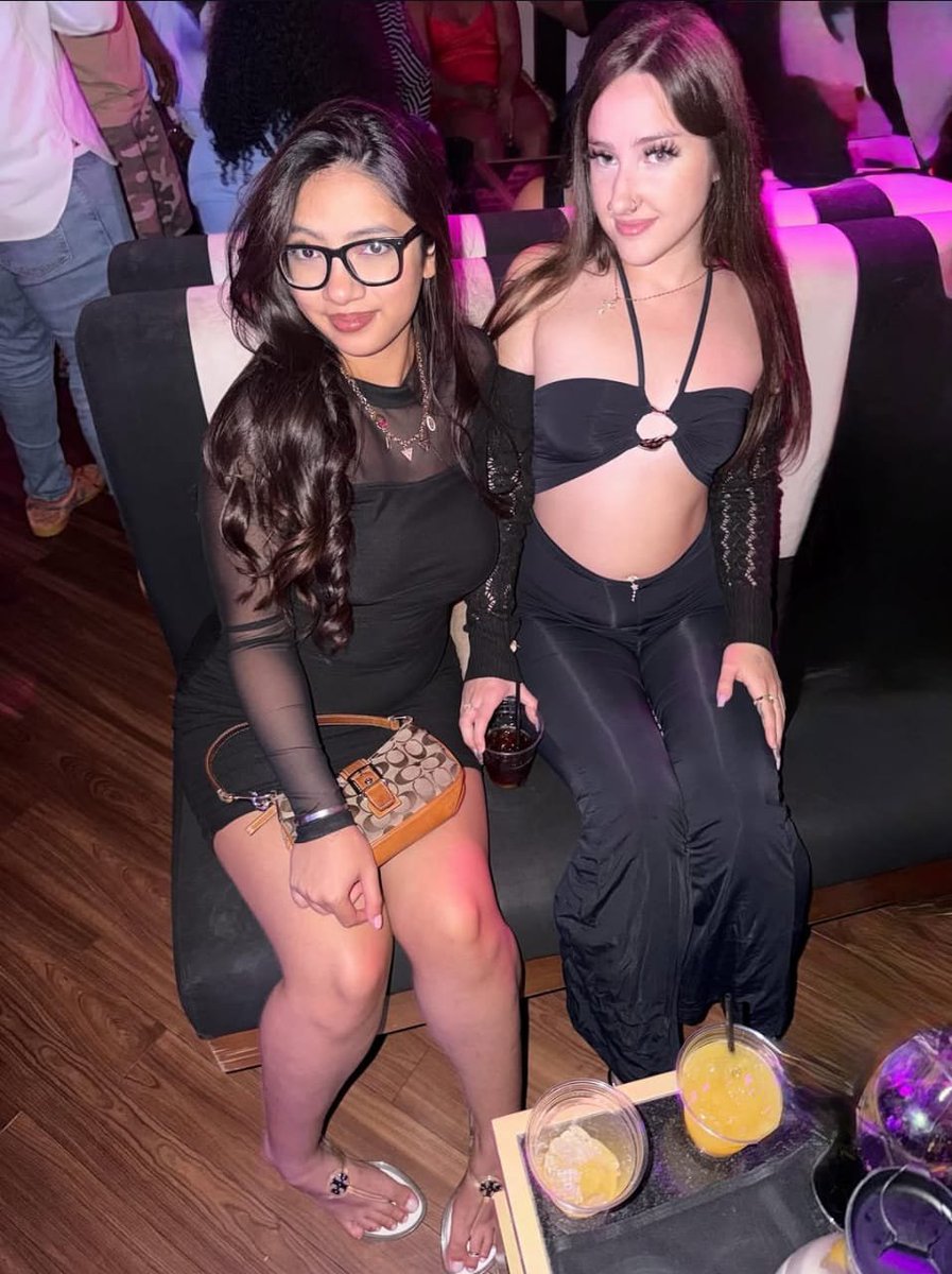 pretty_lis38764's tweet photo. Who's down for Trio sum with my grl lexxi J, jets have fun fr https://t.co/MbazKnu1kG