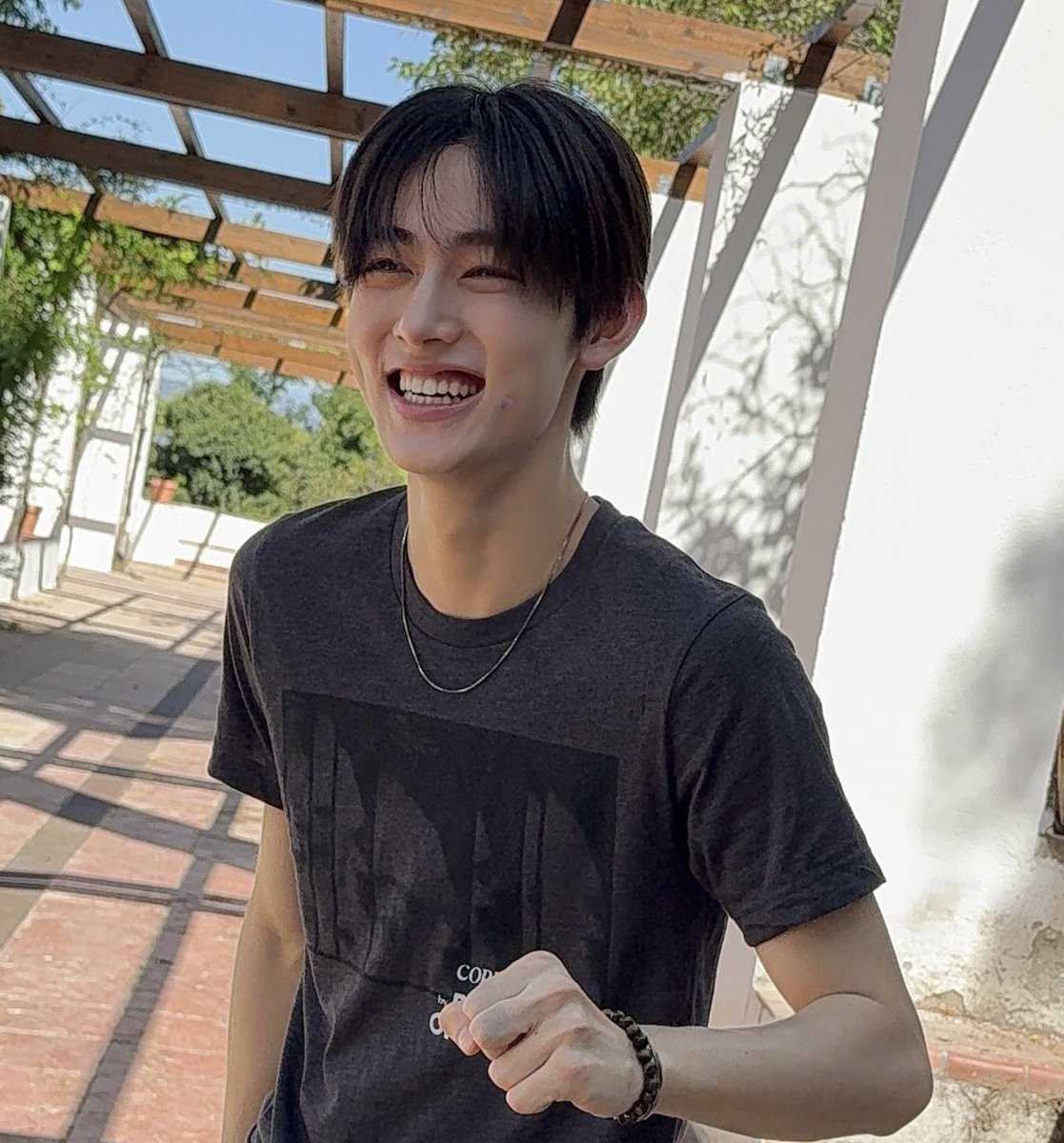eomseaniee's tweet photo. his smile can cure the entire world 🙁 https://t.co/heCTGz69p5
