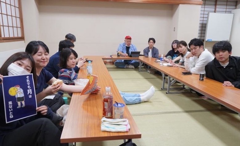 tkhshi18's tweet photo. 古本だけ胴体切断マジック中だけど稽古初日はじまりました！！

ご予約お待ちしております🙇‍♂️！
https://t.co/goxegK8ddJ https://t.co/Po7Sadcl30