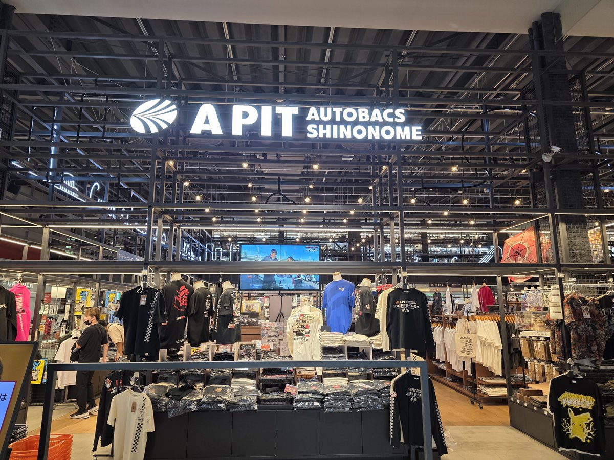 b9fd89afa13d468's tweet photo. #スーパーオートバックス東雲 #APIT に来てみた。オイル交換をサクッとしてくれるもんだと思ってたら予約制とのこと🤔人気店だから仕方がない。それにしても海外観光客が多い。オートバックスでカートで買い物って・・・
#ランサーエボリューションX
#ランエボ
#三菱自動車
#LANCEREvolution https://t.co/x7FxksGY7x