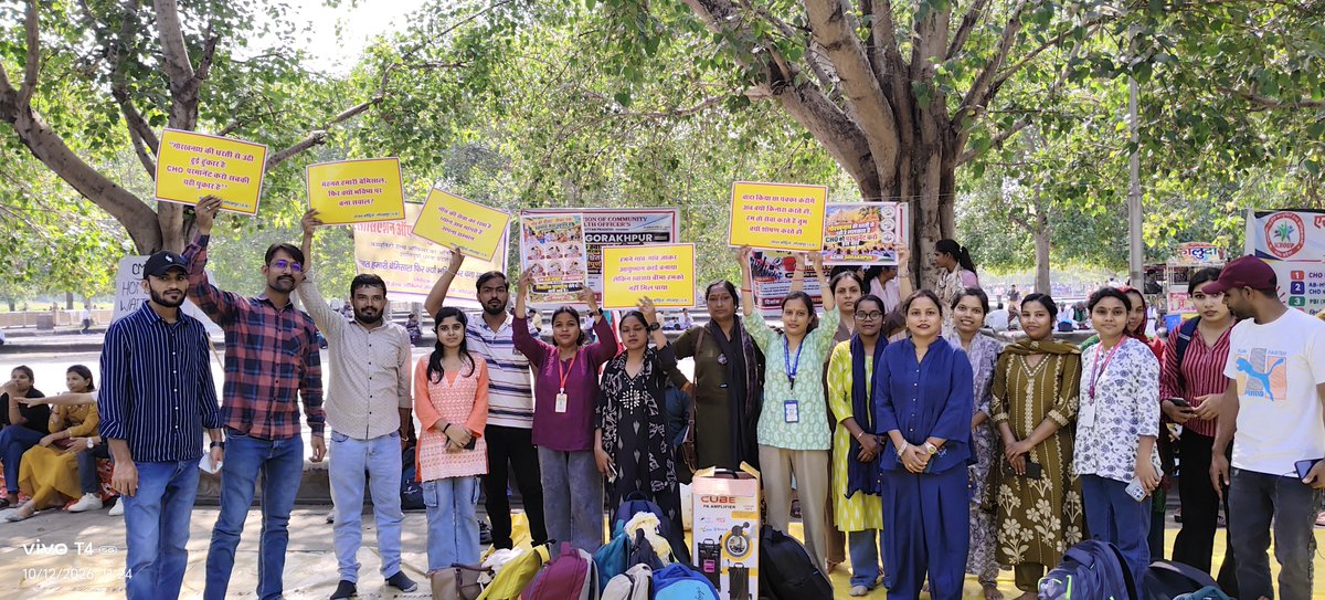 mangalG91667804's tweet photo. Protest day 15. #CHOs की आवाज गूँज रही है।
परमानेंट + ₹4800 ग्रेड पे + PBI मर्ज – ये तीन जायज माँगें पूरी करो।
सरकार जा���ो और जवाब दो।
#CHOreglarCaddre #UPCHO
@myogiadityanath @brajeshpathakup @nhm_up
@PMOIndia 
@JPNadda https://t.co/Rwknb07HCN