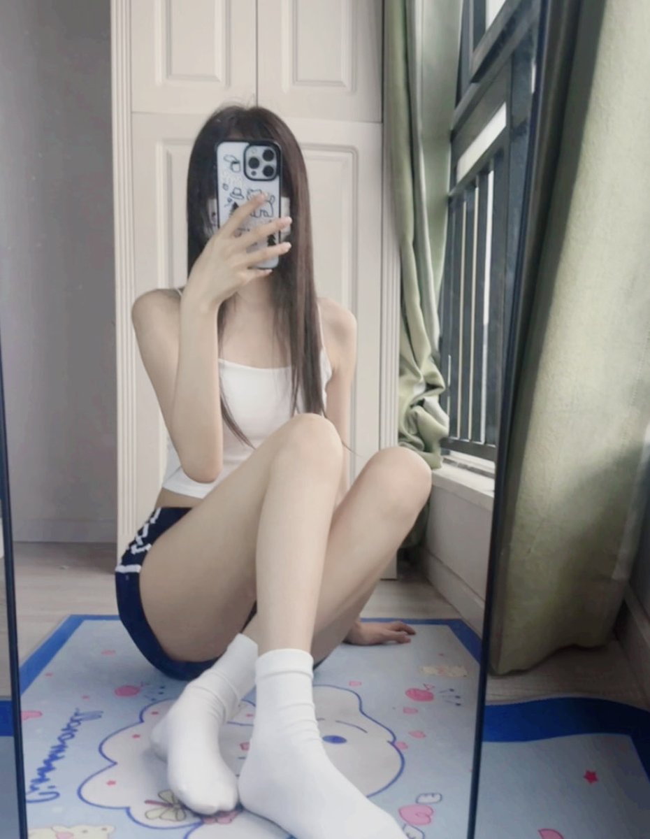 xiaobuove's tweet photo. 小白袜，干净又乖巧，看着就让人心情变轻盈 https://t.co/Eyf8FuWBeC