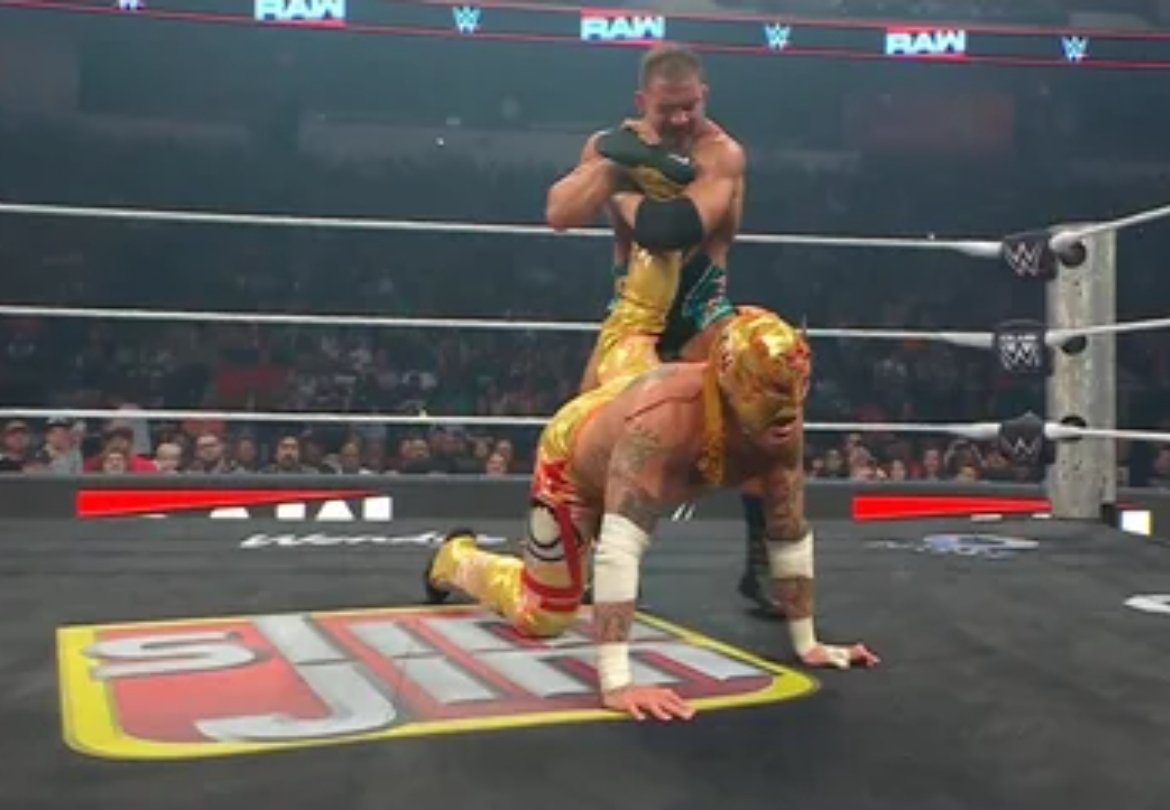 TauntingTour's tweet photo. Chad Gable vs Rey Fenix was a masterclass and a true gold standard match.  

#WWE #Raw https://t.co/WfXBL48Ac1