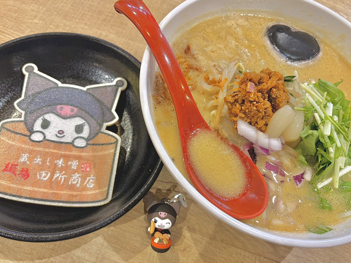 5edna_T0Y's tweet photo. クロミちゃんラーメン食べる https://t.co/9RzCyy5sZB