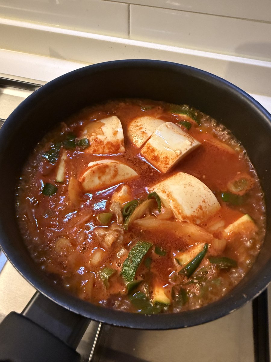 eoeoeoeolulu's tweet photo. 아 맞다 오늘 점심에 재찬이 따라서 순두부찌개 먹으려고 했는데 ㅋㅋㅋㅋ 내일 먹어야지 https://t.co/0v69RUGhF7