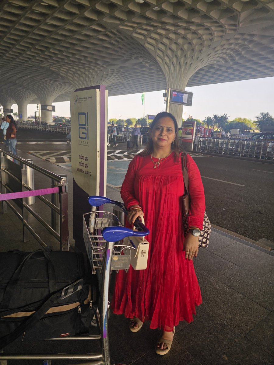Piyush_h2O's tweet photo. 40 years of her life, and today my mother takes her first-ever flight. ✈️❤️

Bombay → Bihar. https://t.co/ykh8x94lFN