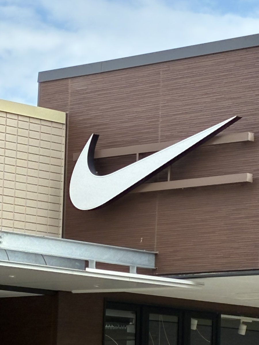 dateotonari88's tweet photo. Just Do It に来ましたっ
#NIKE
#JustDoIt https://t.co/P2vQ7P4hVt