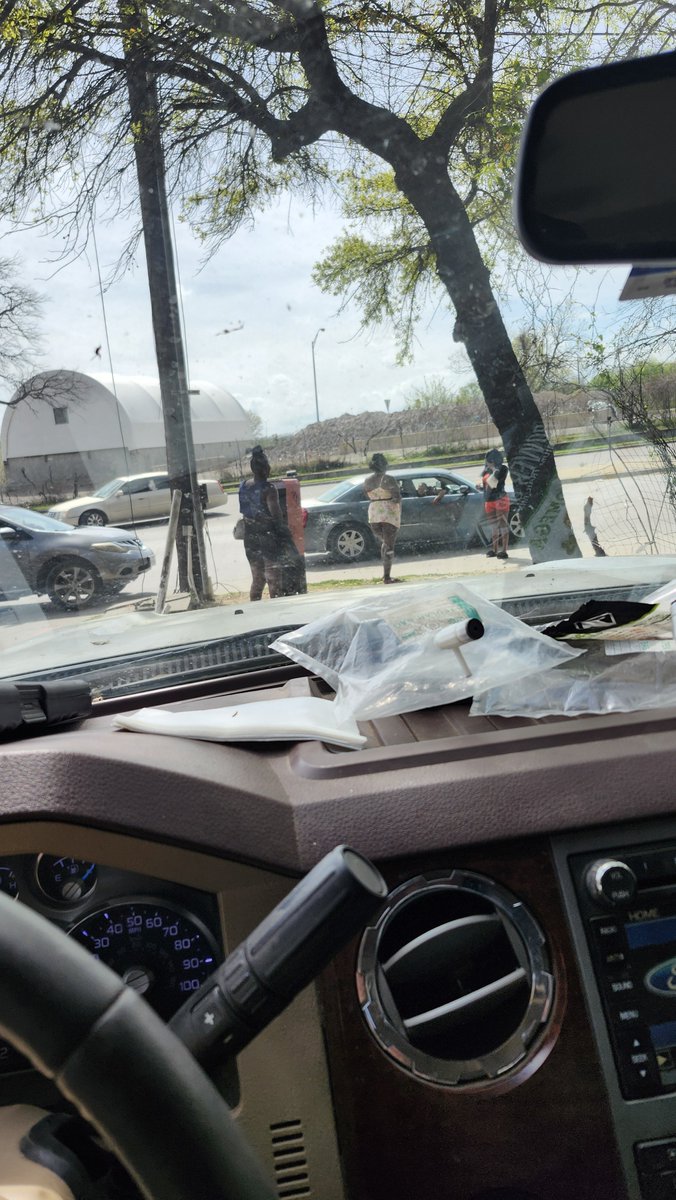 BarmyBill138's tweet photo. @kangminlee I got pics of South Dallas whores on the street corner and they're wearing more than these gym girls. https://t.co/Zy1C0z80FM