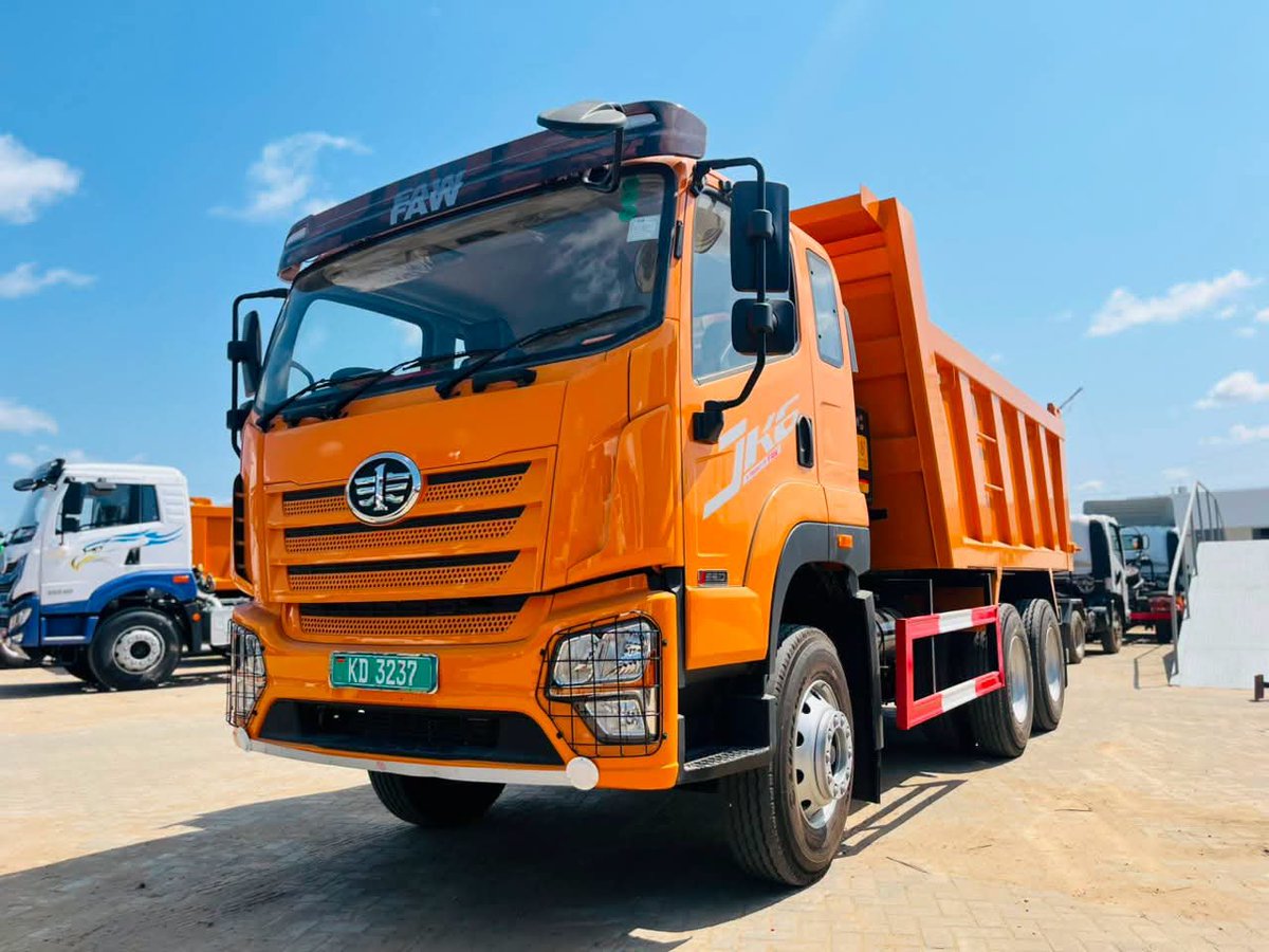 anj_116_'s tweet photo. Welcome to Anjeyo Truck Sales; Your one stop shop for Sustainable Transport solutions through sale of brand new and used trucks. I offer the following services. 

✅️Sell Brand New SinoTruk Howo, FAW and Tata Trucks 
✅️ Sell and source for used trucks for a commission 
✅️ Run Ads for used trucks for a nominal fee. 

Today's Truck of the Day: FAW JK6 CA 3223 6x4 Tipper (aka The Weighbridge King)

Engine Model: 6.06L Deutz Technology, Turbocharged, Intercooled
In-line 6
Output: 220 HP & 820Nm of Torque
Transmission: 8-Speed Manual (8F / 2R) with PTO

Gross Vehicle Weight (GVW): 26T
Tareweight: 10.2T
Payload Capacity: 16T (Before joining a sacco)

Fuel Capacity: 300 Litres
Emissions Standard: Euro III

6x4 Drive
Air Brakes with ABS
Power Steering
Spacious Sleeper Cab

Suspension: Parabolic Leaf Springs (Front) with Bogie Suspension Rear 

Colors Available: Orange, Blue, White, Grey 

Turnaround Time: 2 weeks.

KES 7,020,000 Complete 

☎️0720586035

https://t.co/BOoa5qshz2