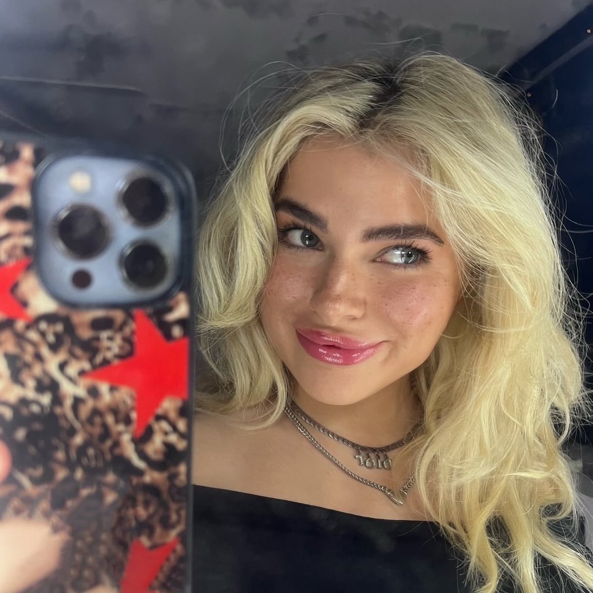 Watermelonirl11's tweet photo. White slut Christina gets BBC https://t.co/mgIUQN0eqW