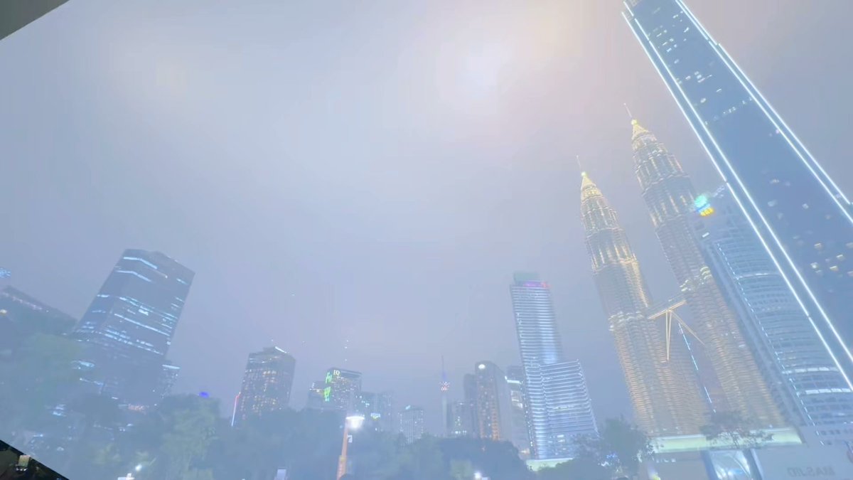 carolRehfeld's tweet photo. Pokémon 30th Anniversary Drone Show in Malaysia https://t.co/eG5zN3Ofgx