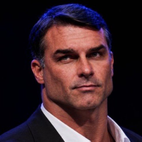 Serafim_zx's tweet photo. 🚨 É #FAKE que Flávio Bolsonaro hipotético pretende usar o poder ilimitado dele para rasgar dimensões e dominar o multiverso. https://t.co/BAKGU392A4