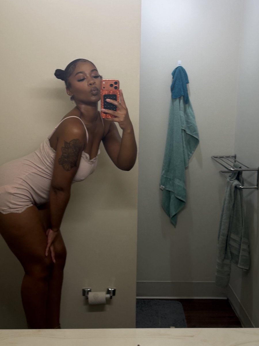 mybratdiary's tweet photo. act bad season is every season 
#feetfetısh #collegegirl #prettytoes #paypig https://t.co/5J0JHxmaew