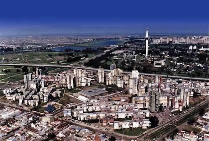 luisformento's tweet photo. @la2x4 Hoy, como todos los #Lunes el segmento "#BuenosAires, tu barrio, mi barrio" recorrimos #VillaSoldati y su historia. Gracias amigos oyentes por los comentarios y compañía! #PorLaVuelta 17 a 20 en el aire @la2x4 https://t.co/iIgsDRQU2u