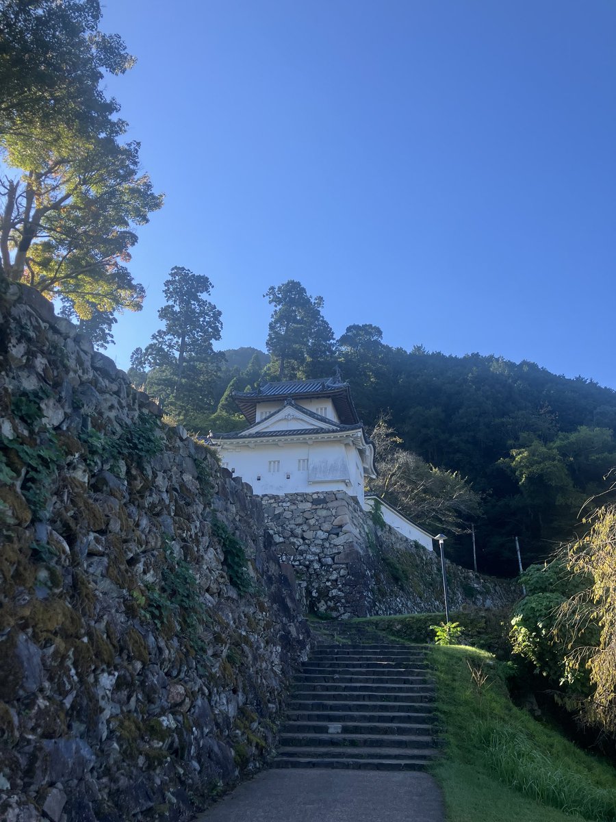 tw_yoshi1129's tweet photo. 時間あると、釣り🎣か城🏯
これから雲海シーズンの#竹田城

ついでに近隣の
#日本100名城
#続日本100名城 https://t.co/NNpFM866pd