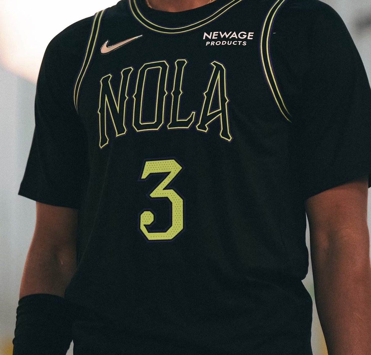 PelsUniUpdates's tweet photo. This season, the city jerseys will get an iridescent Nike check. Every teams city jerseys will get this for an anniversary of city edition jerseys in the NBA. #pelicans https://t.co/JoRcJ2twCR
